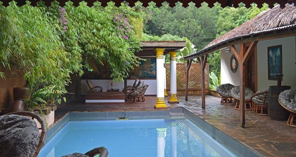a swimming pool in front of a house at Hotel Les Boucaniers in Ambatoloaka