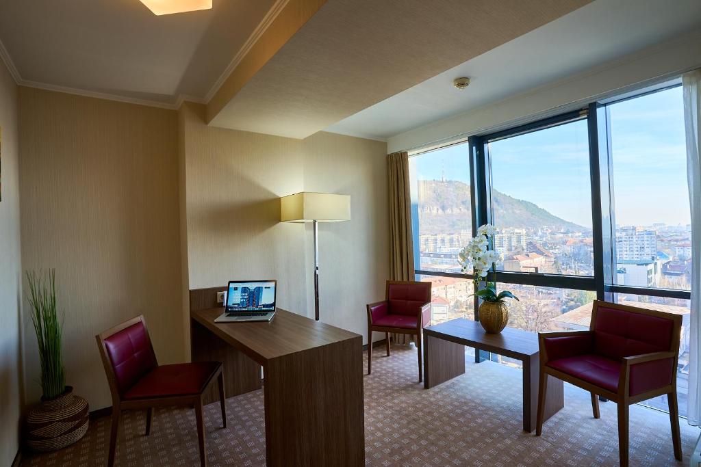 Central Plaza Hotel - Junior Suite Mit Stadtansicht