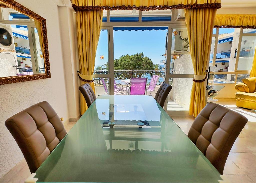 Posedenie v ubytovaní Skol 439 Spacious and Refurbished Apartment with Sea Views