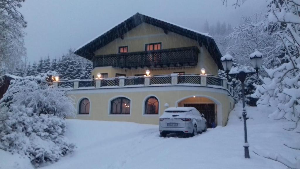 a house with a car parked in the snow at Tauern Haus in Untertauern