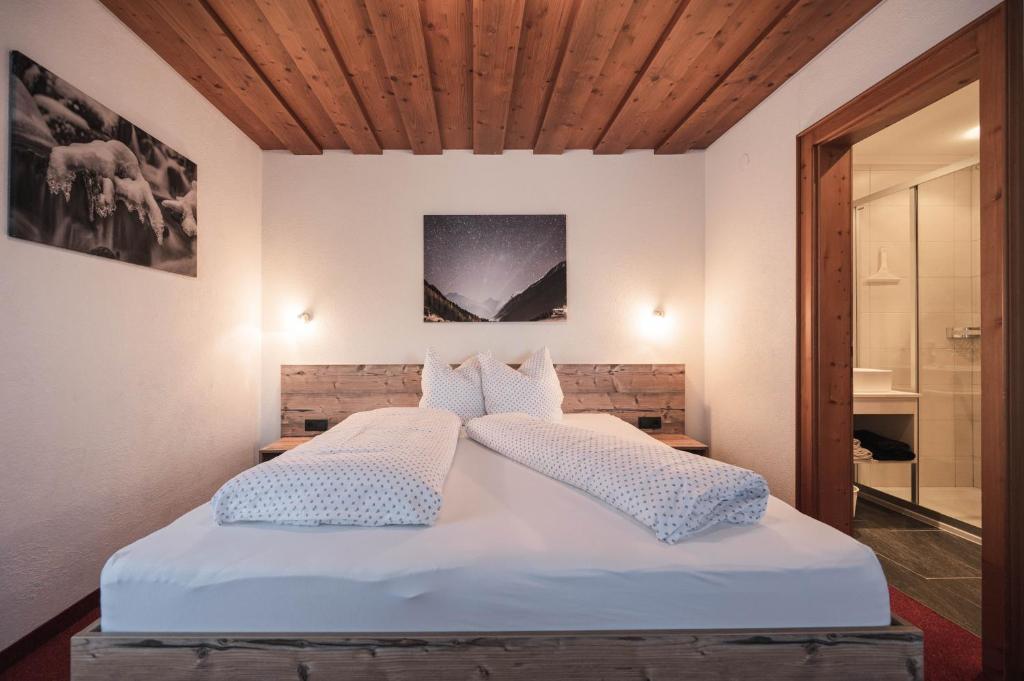 Postel nebo postele na pokoji v ubytování Garni Petter