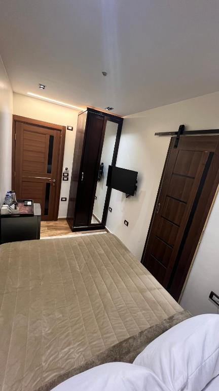 Postel nebo postele na pokoji v ubytování White Pyramids inn