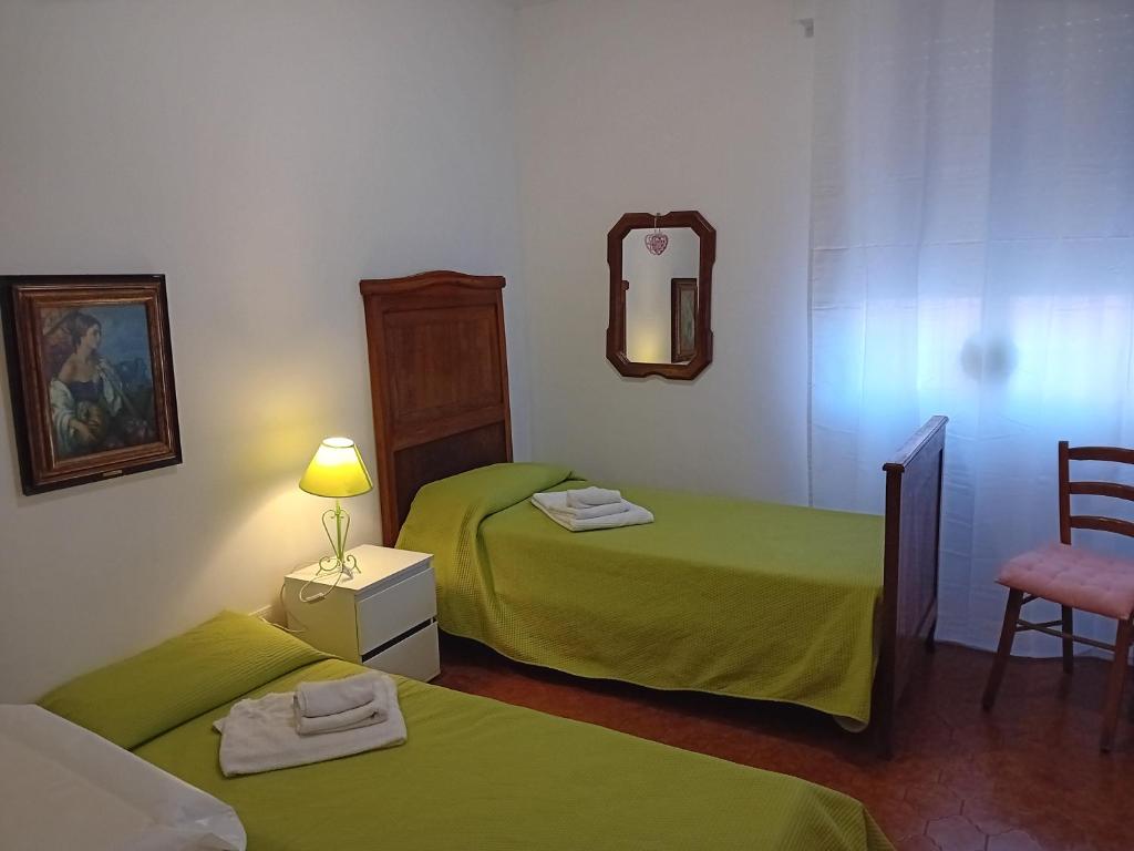 Łóżko lub łóżka w pokoju w obiekcie Garda City Home Family Apartments
