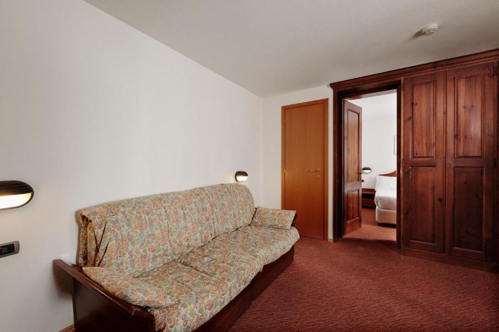 Posezení v ubytování Hotel Miramonti Corvara