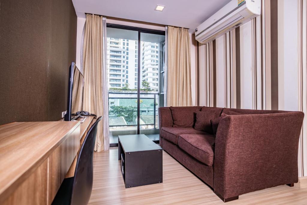 Ramada by Wyndham Bangkok Ten Ekamai Residences - One-Bedroom Premier King Room