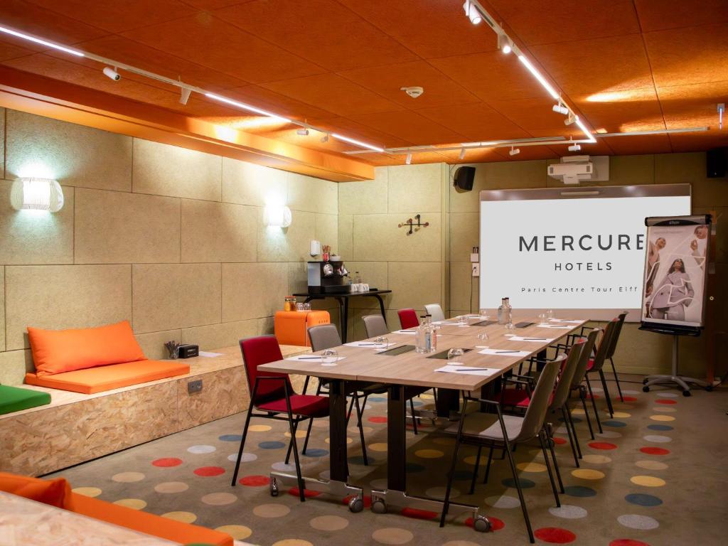 Un lugar para sentarse en Mercure Paris Centre Tour Eiffel