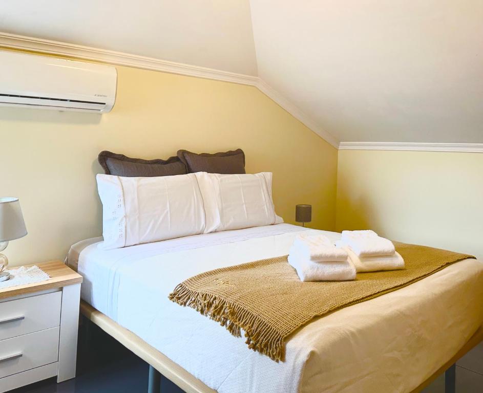 Postel nebo postele na pokoji v ubytování Antonella Home Funchal