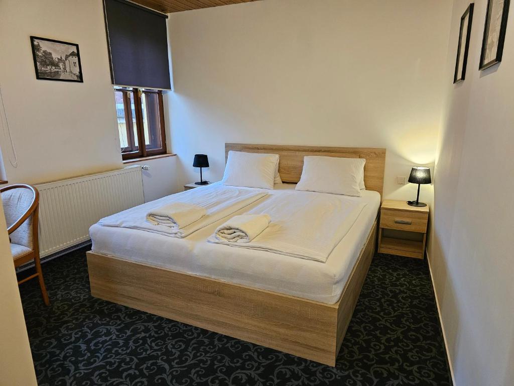 Postel nebo postele na pokoji v ubytování Hotel Bílá Paní