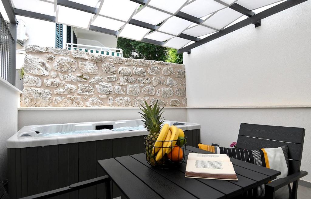 Modern Jacuzzi Apartment Minnie