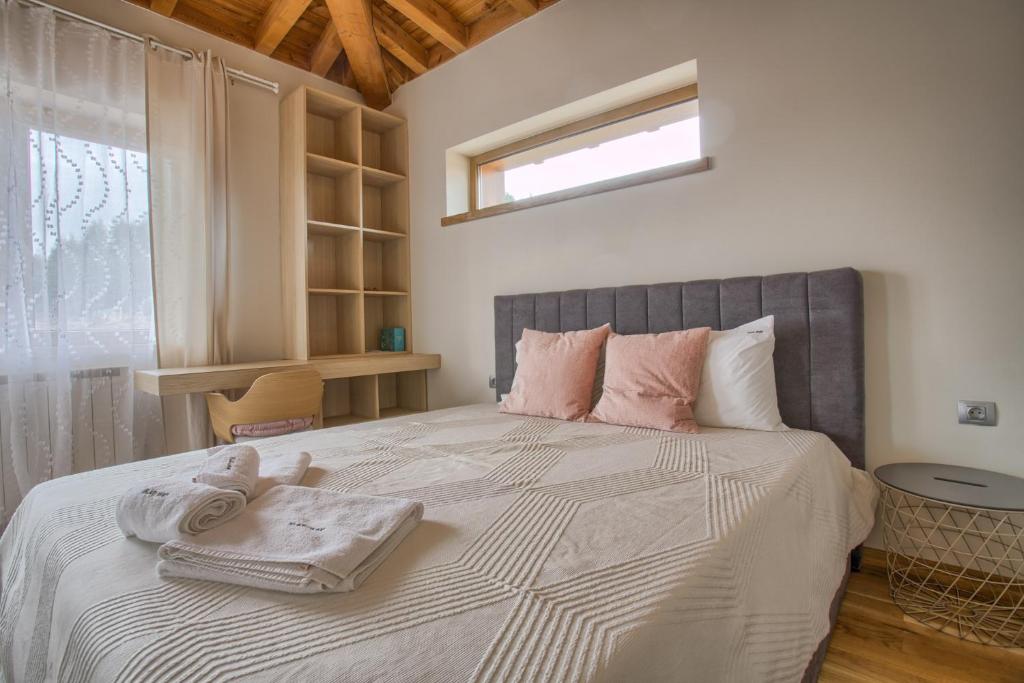 Postel nebo postele na pokoji v ubytování City Escape - 4 bedroom villa in Grand Hotel Therme by Flat Mаnager