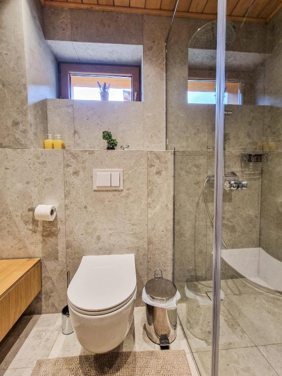 Koupelna v ubytování City Escape - 4 bedroom villa in Grand Hotel Therme by Flat Mаnager