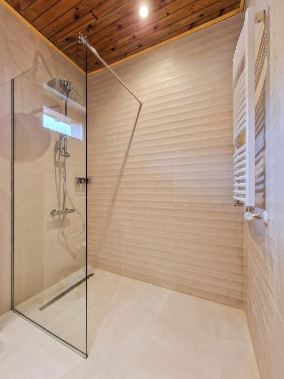 Koupelna v ubytování City Escape - 4 bedroom villa in Grand Hotel Therme by Flat Mаnager