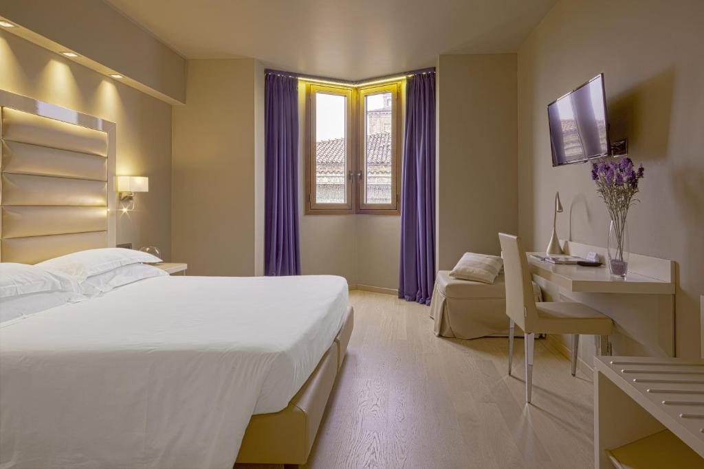 Postel nebo postele na pokoji v ubytování Hotel Touring