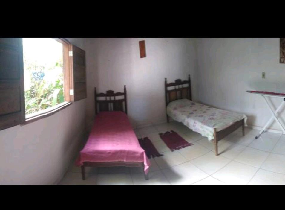 a small room with two beds and a window at Chácara lua e sol in Pouso Alegre