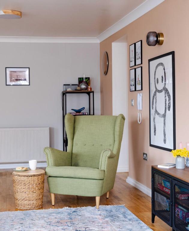 Modern Apartment Near Old Town With Parking