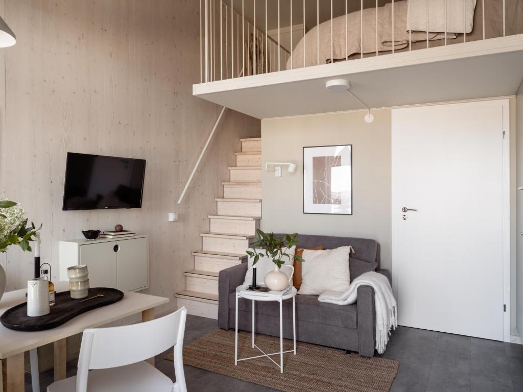 TV a/nebo společenská místnost v ubytování Waterfront Cabins