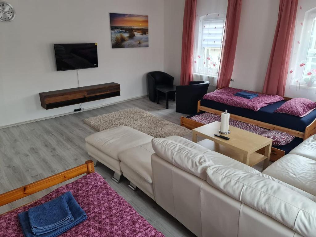 a living room with a couch and a bed at Ferienwohnung Dippoldiswalde in Dippoldiswalde