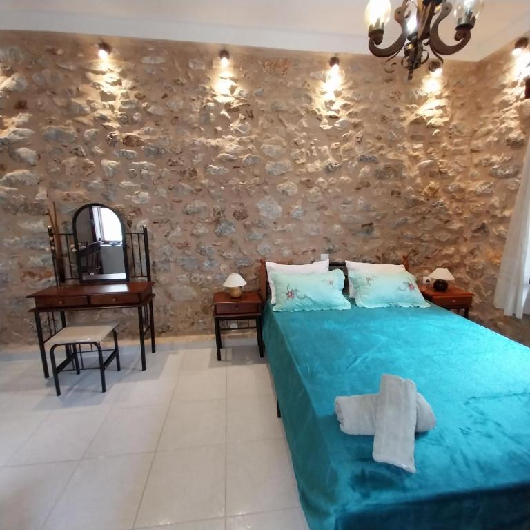 Ένα ή περισσότερα κρεβάτια σε δωμάτιο στο Grandpa's home