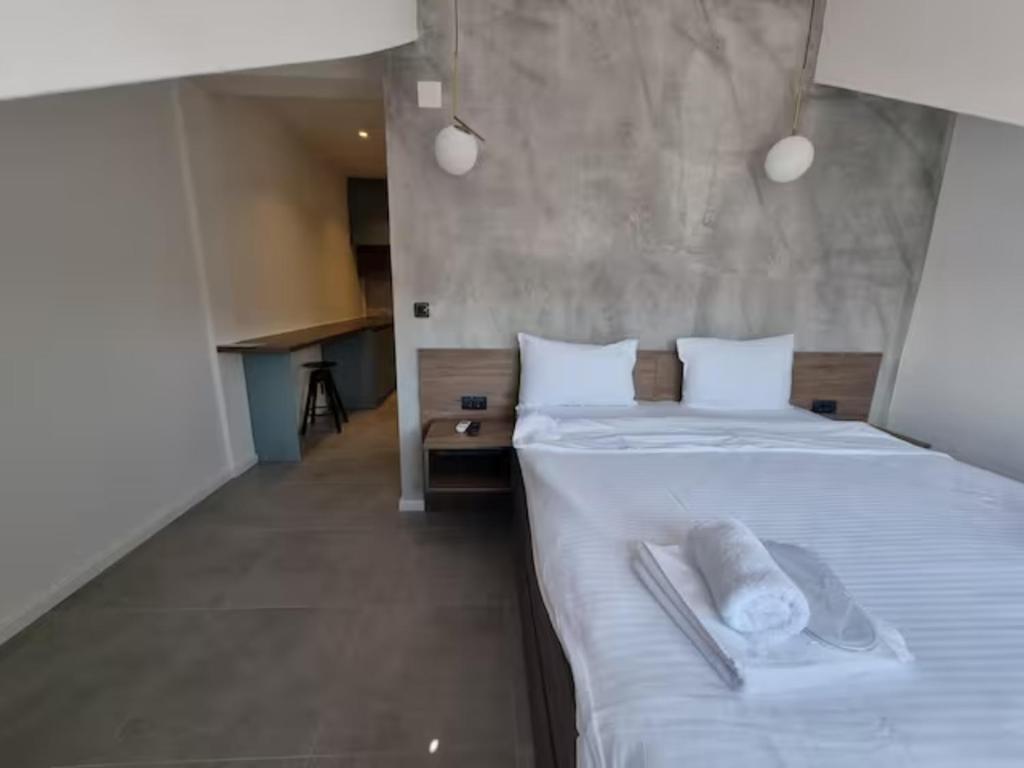Parliament View Apartments - Deluxe Double Room