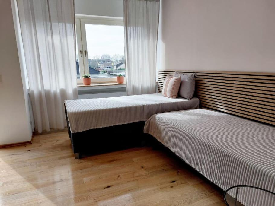 Giường trong phòng chung tại Modernes Appartement in Kamen