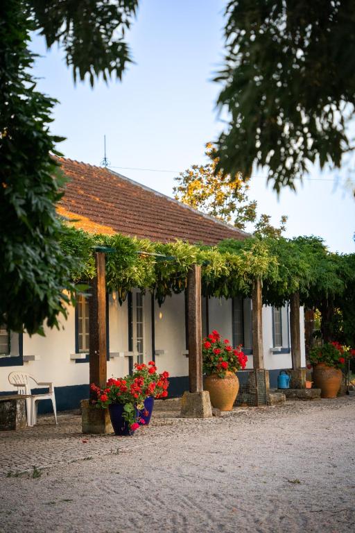 a white house with flowers in front of it at Quinta Nova do Archino 18 in Alenquer