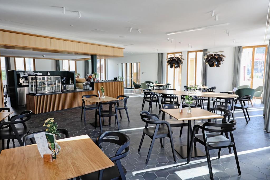Restaurace v ubytování Gästehaus WOHNPARK St. Chrischona