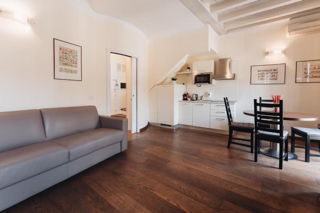 Część wypoczynkowa w obiekcie Charming Milan Apartments Brera - Madonnina