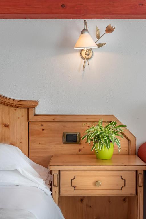 Postel nebo postele na pokoji v ubytování Hotel Castel Pietra