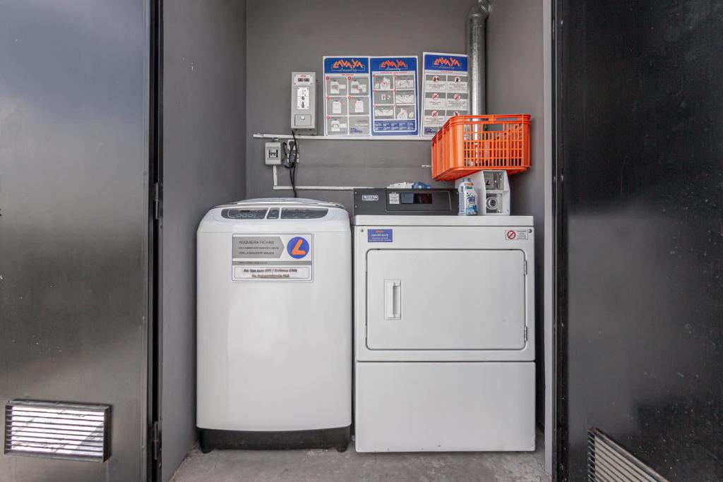 a water heater and a washer in a room at NUEVO Loft triple a 5 minutos de Puerto Madero 1A in Buenos Aires