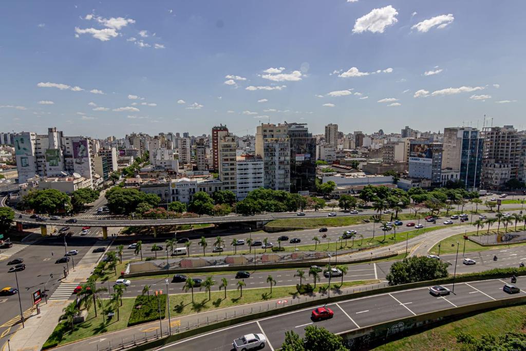 a highway in a city with cars on the road at NUEVO Loft triple a 5 minutos de Puerto Madero 1A in Buenos Aires