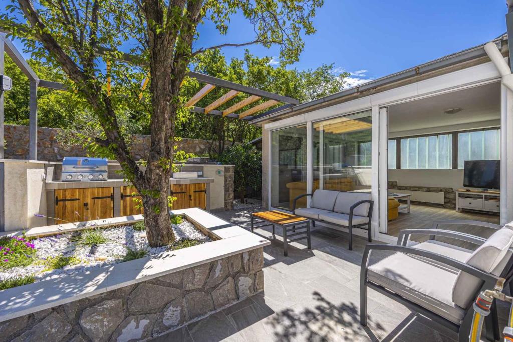 Posedenie v ubytovaní Holiday home in Klenovica 43094