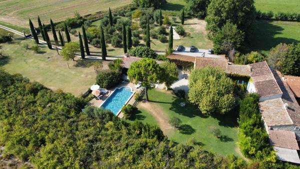 an aerial view of a house with a swimming pool at Le Mas des Perrines Maison d’Hôtes in Pernes-les-Fontaines