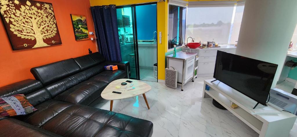 Televisyen dan/atau pusat hiburan di Nimman Smart Condo Amazing Views