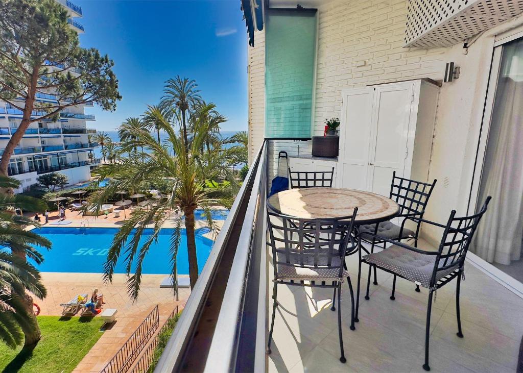 Skol 322 - Completely Renovated Beach Front Apartment Marbella