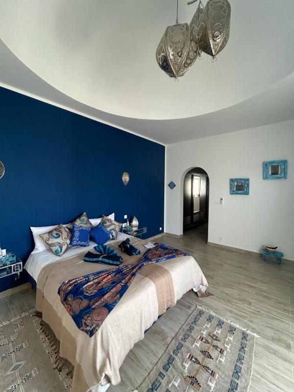 Postel nebo postele na pokoji v ubytování Maison d'hôtes Dar El Kahina Djerba