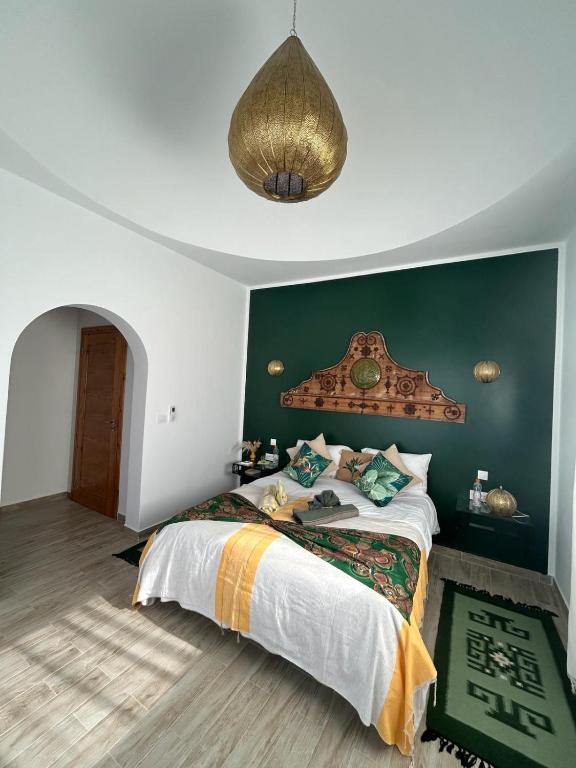 Postel nebo postele na pokoji v ubytování Maison d'hôtes Dar El Kahina Djerba