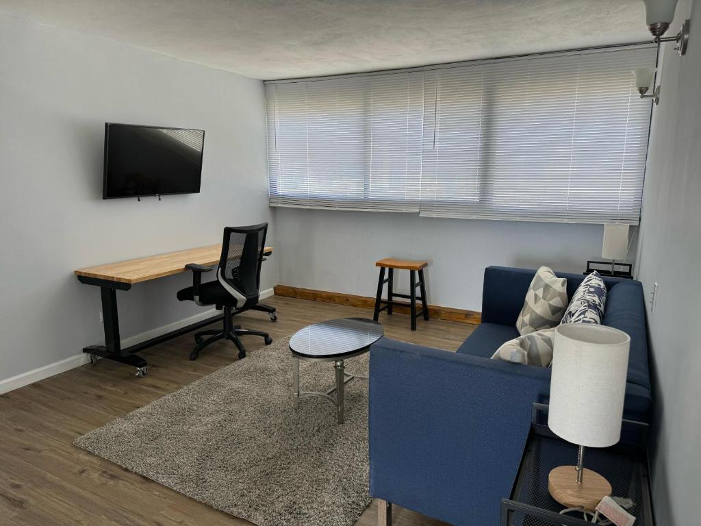 Μια τηλεόραση ή/και κέντρο ψυχαγωγίας στο 13th Floor Apartment with Nice View in Bahía A