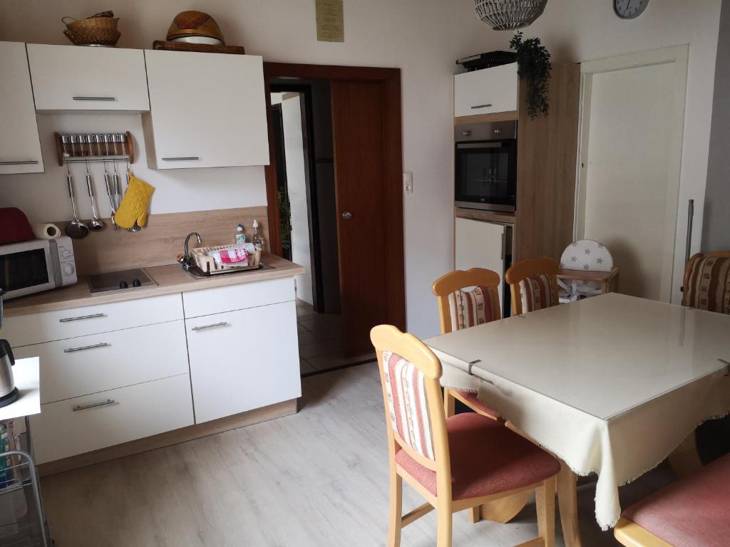 Kuchyňa alebo kuchynka v ubytovaní Ferienwohnung Casa Flora