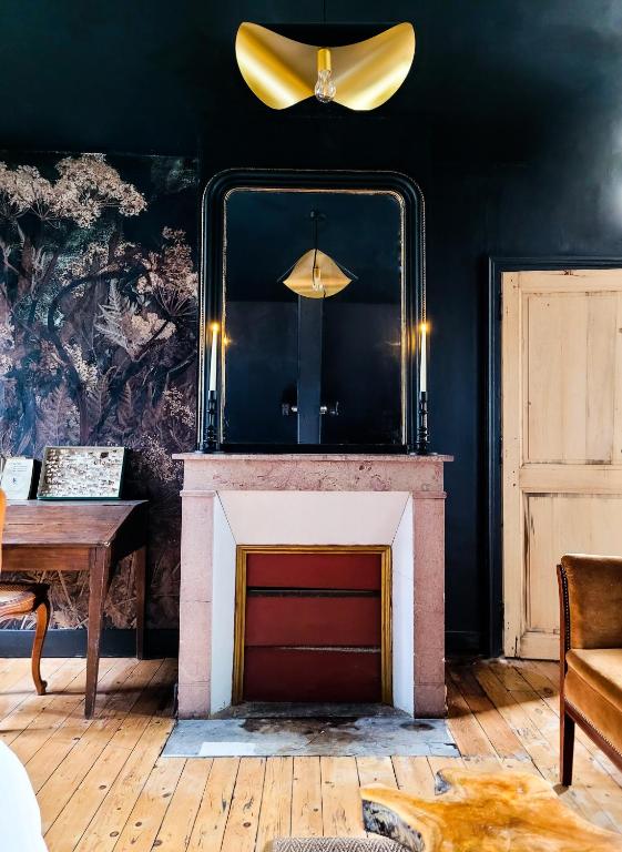 Posezení v ubytování Domaine Le Clos de la Source -Jacuzzi - Petit déjeuner buffet - Atelier d'art