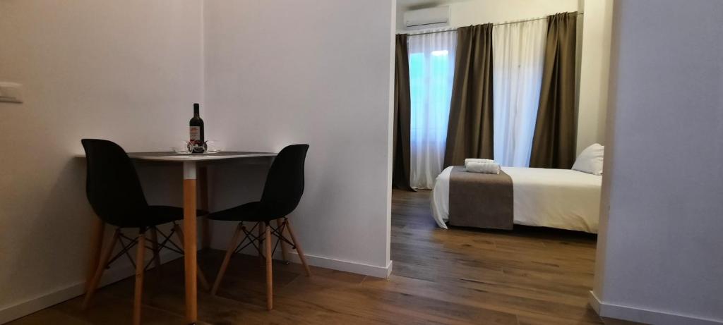 Postel nebo postele na pokoji v ubytování R & A Minerva Suites
