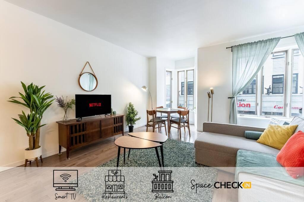 TV a/nebo společenská místnost v ubytování Le Béluga, Trendy & Fun District, AC, 4K TV