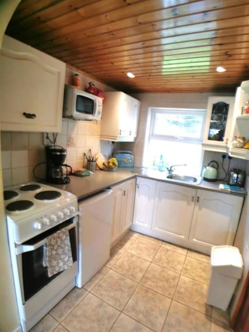 Kuchyň nebo kuchyňský kout v ubytování 4 Rossnowlagh Creek Chalets