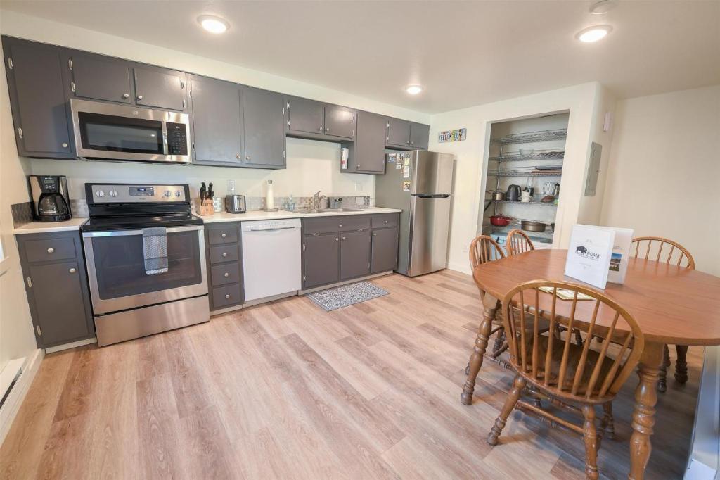 Lodgepole Hideaway, West Yellowstone (updated prices 2024)