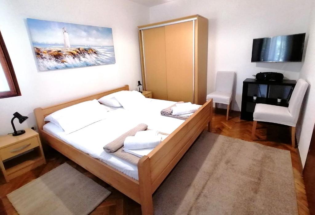 Zdjęcie z galerii obiektu Apartments Miha w Krku