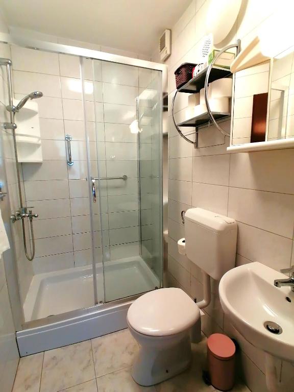 Zdjęcie z galerii obiektu Apartments Miha w Krku