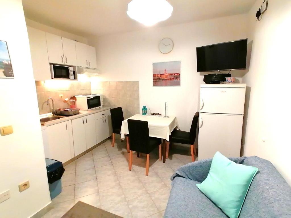 Zdjęcie z galerii obiektu Apartments Miha w Krku