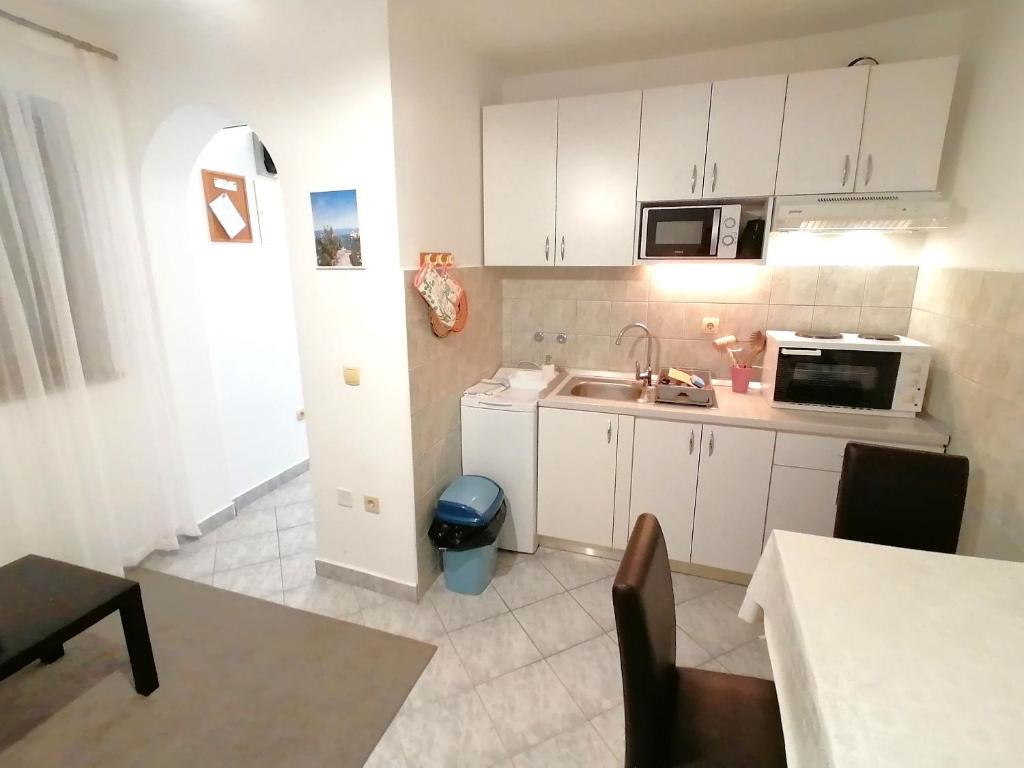 Zdjęcie z galerii obiektu Apartments Miha w Krku