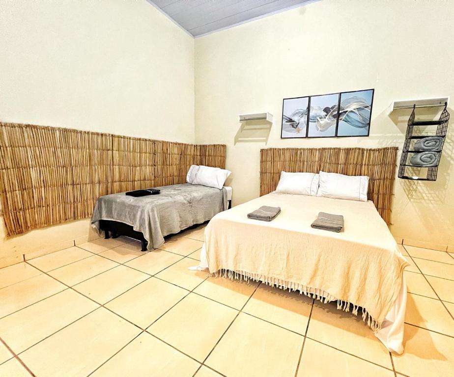 a bedroom with two beds in a room at Loft familiar Br-Aeroporto 2 in Uberlândia