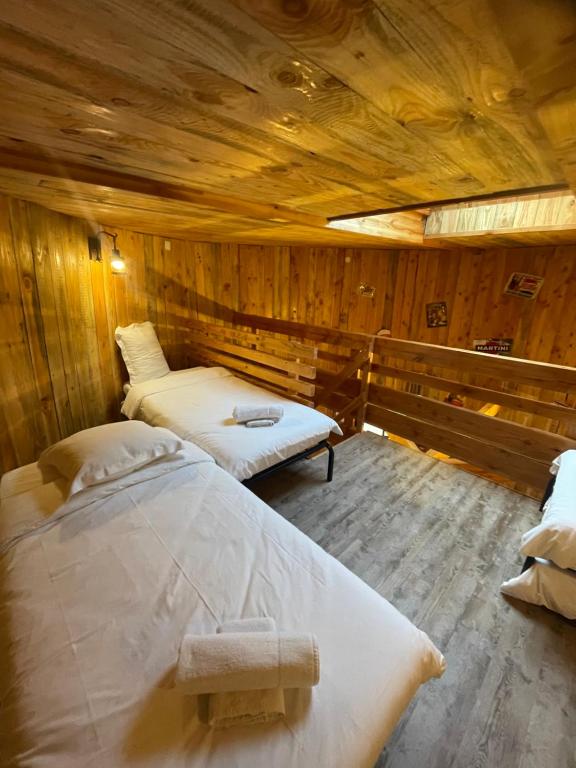 La Cabane Tonneau - Les Pieds dans le Pré - Camera Familiare