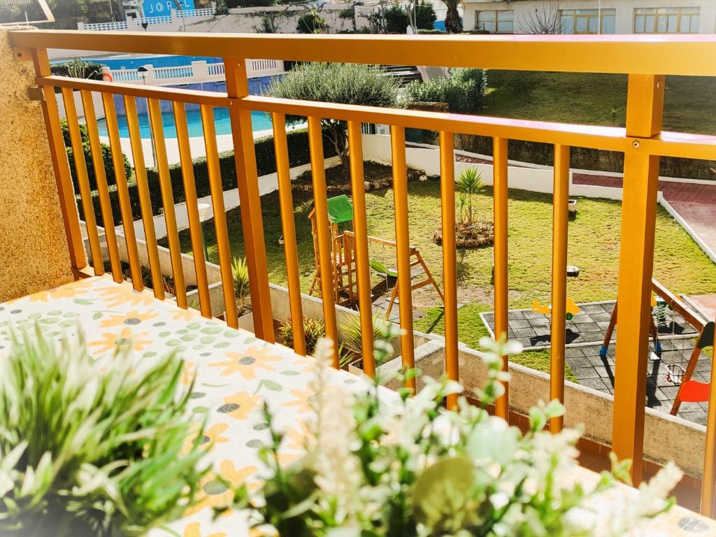 A balcony or terrace at Luminoso apartamento en SALOU con TERRAZA y PARQUE INFANTIL IDEAL FAMILIAS